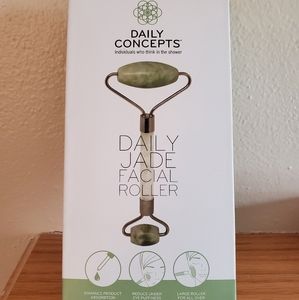 ✨️✨️HOST PICK✨️✨️Daily Concepts Daily Jade Roller